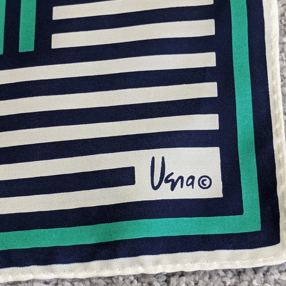 Vintage geometric pattern scarf - Picture 2 of 3